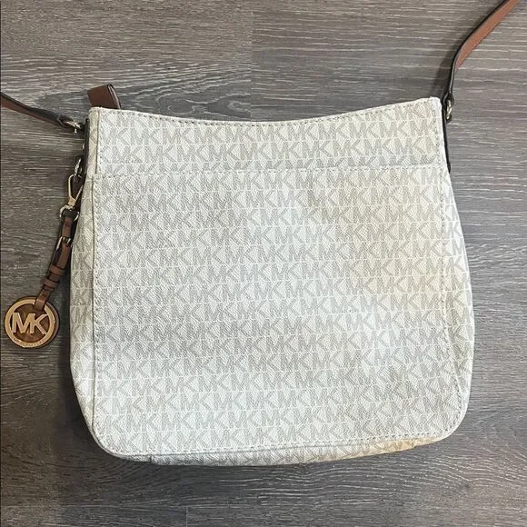 Michael Kors Jet Set Travel Large Logo Messenger Bag - Picture 15 of 15